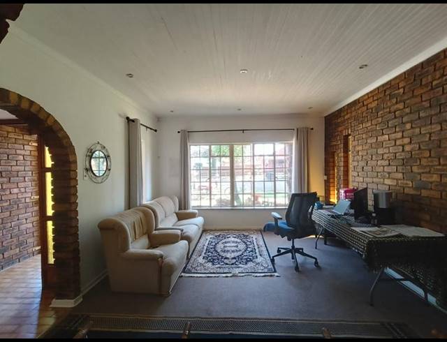 3 BEDROOM PROPERTY TO RENT IN DERSLEY